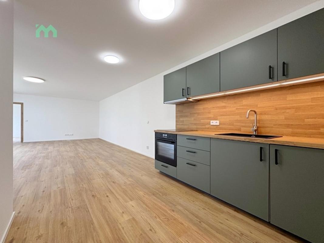 Pronájem bytu 2+kk 81 m² — fotografie 3