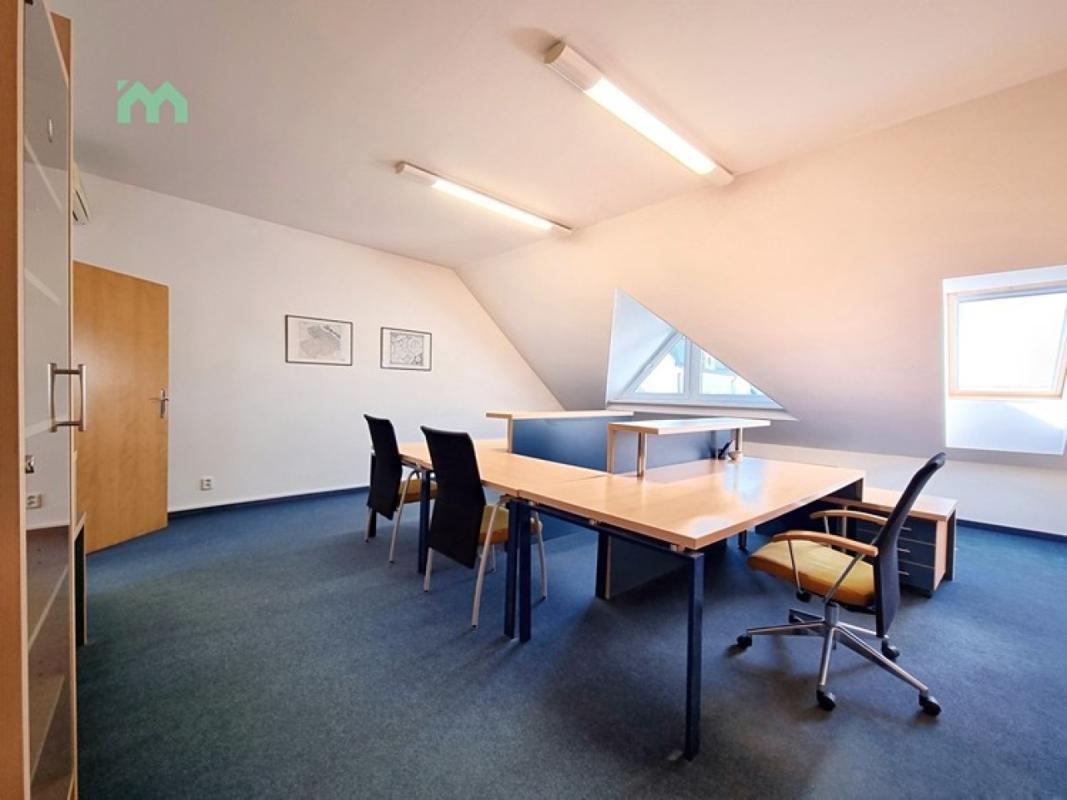 Pronájem kanceláře 90 m² — fotografie 16